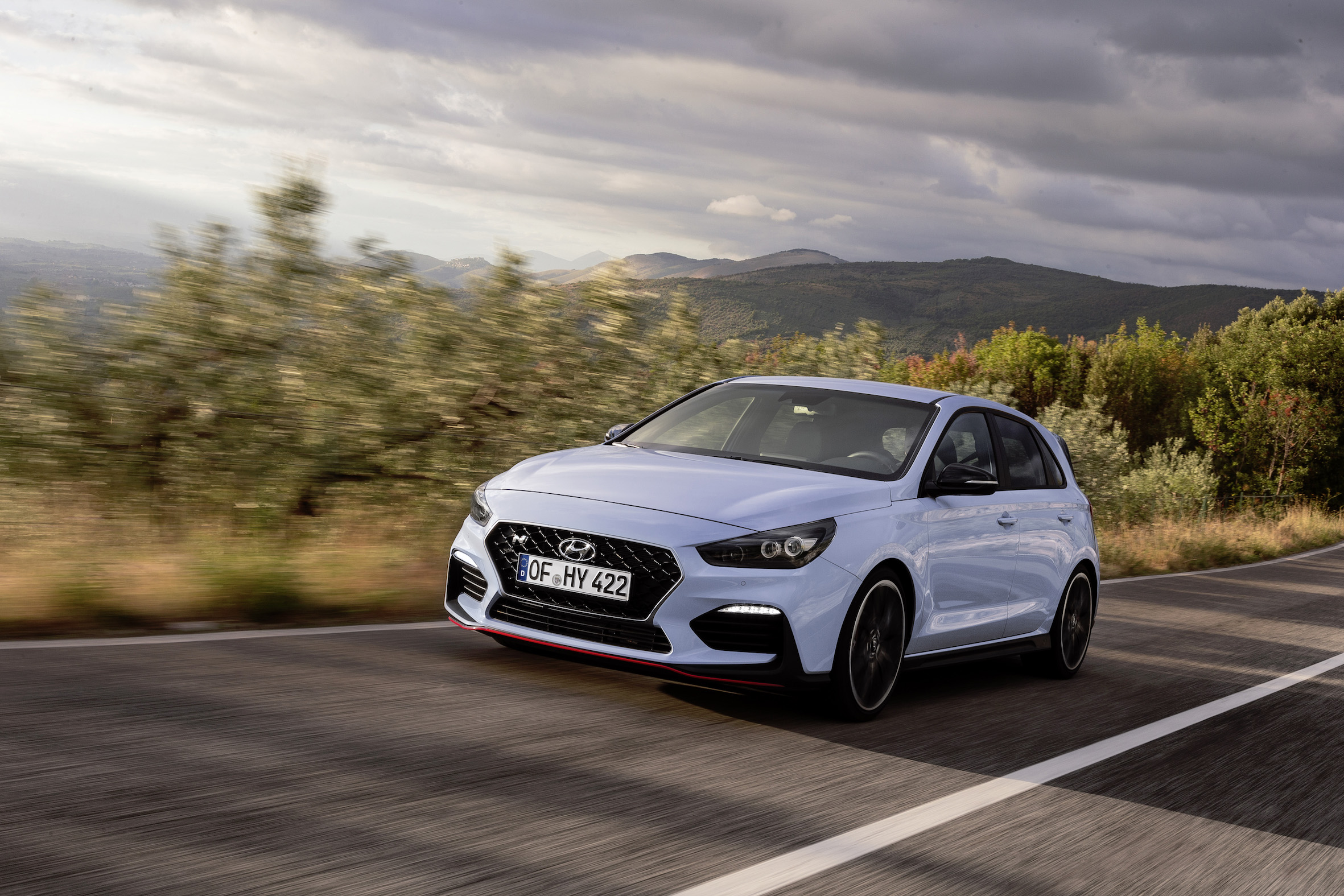 N 2017. Carville i30n. Hyundai i30n сбоку на белом фоне.