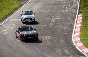 Mini John Cooper Works - Abarth 124 Spider - Nurburgring - Autovisie.nl