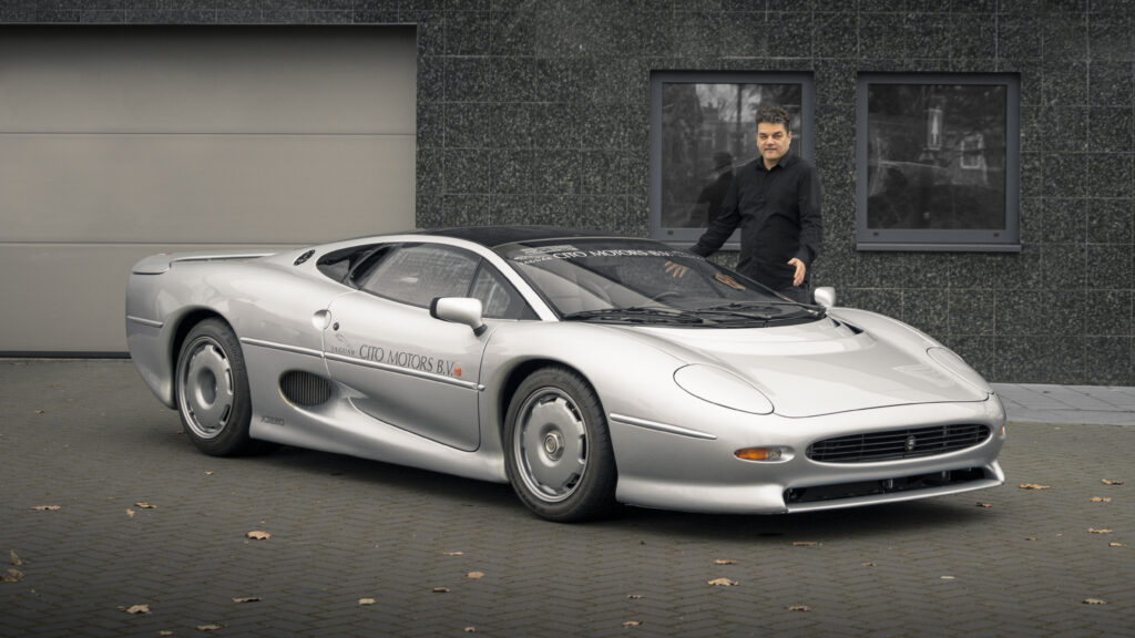 Jaguar XJ220