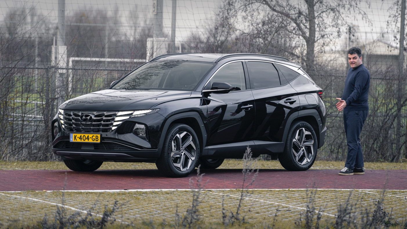 Черная крыша Hyundai Tucson 2021