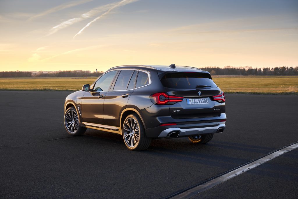 https://www.autovisie.nl/wp-content/uploads/2021/06/P90424699_highRes_the-new-bmw-x3-xdriv-1024x683.jpg