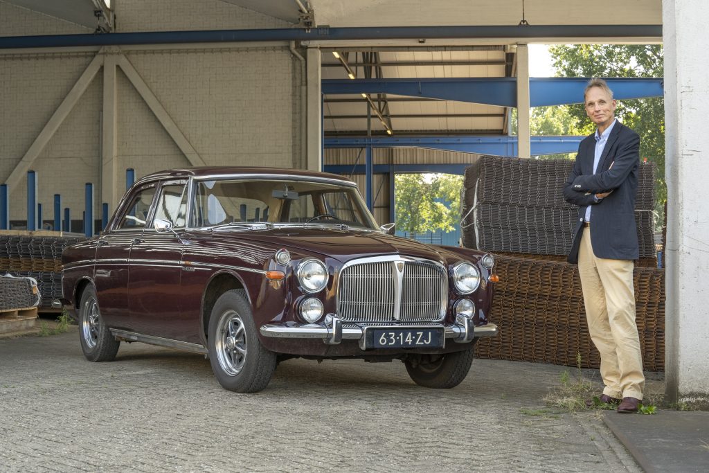 A family car for 46 years: Rover P5B