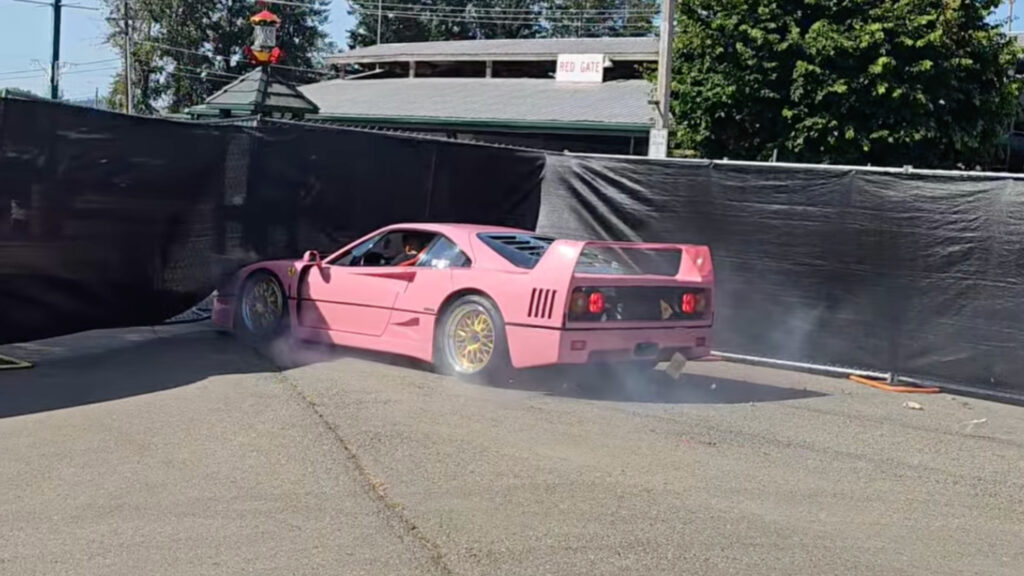 Barbie, ferrari f40, crash