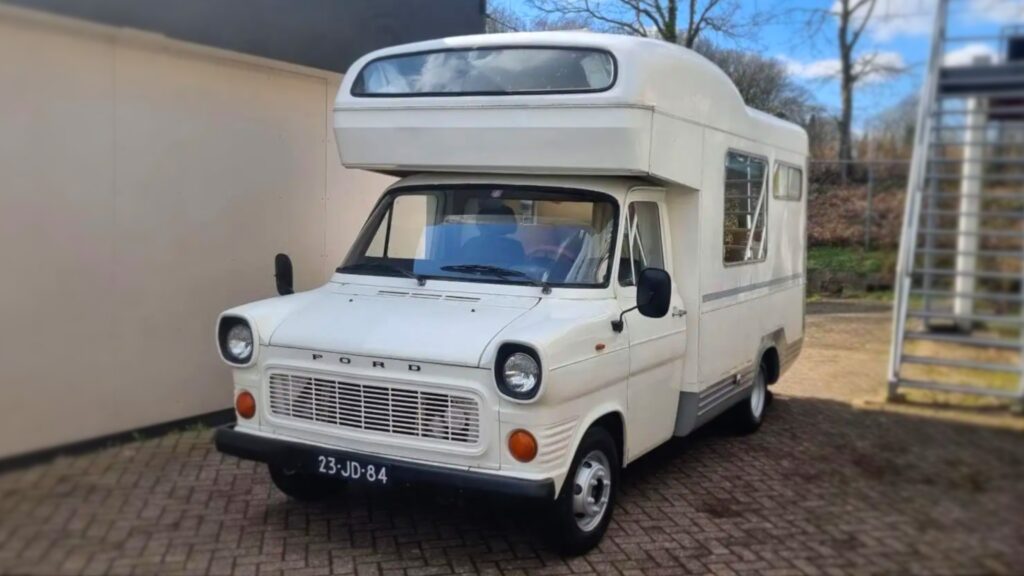 Vintage oldschool oldtimer tweedehands camper camping gebruikte kampeerwagen occasion wegenbelasting benzine