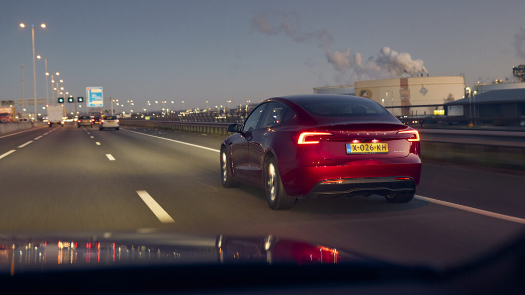 Tesla Model 3 elektrische auto EV prijs 100 kilometer rijden verbruik