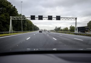 rechts inhalen linksplakker boete verkeer verkeersregels