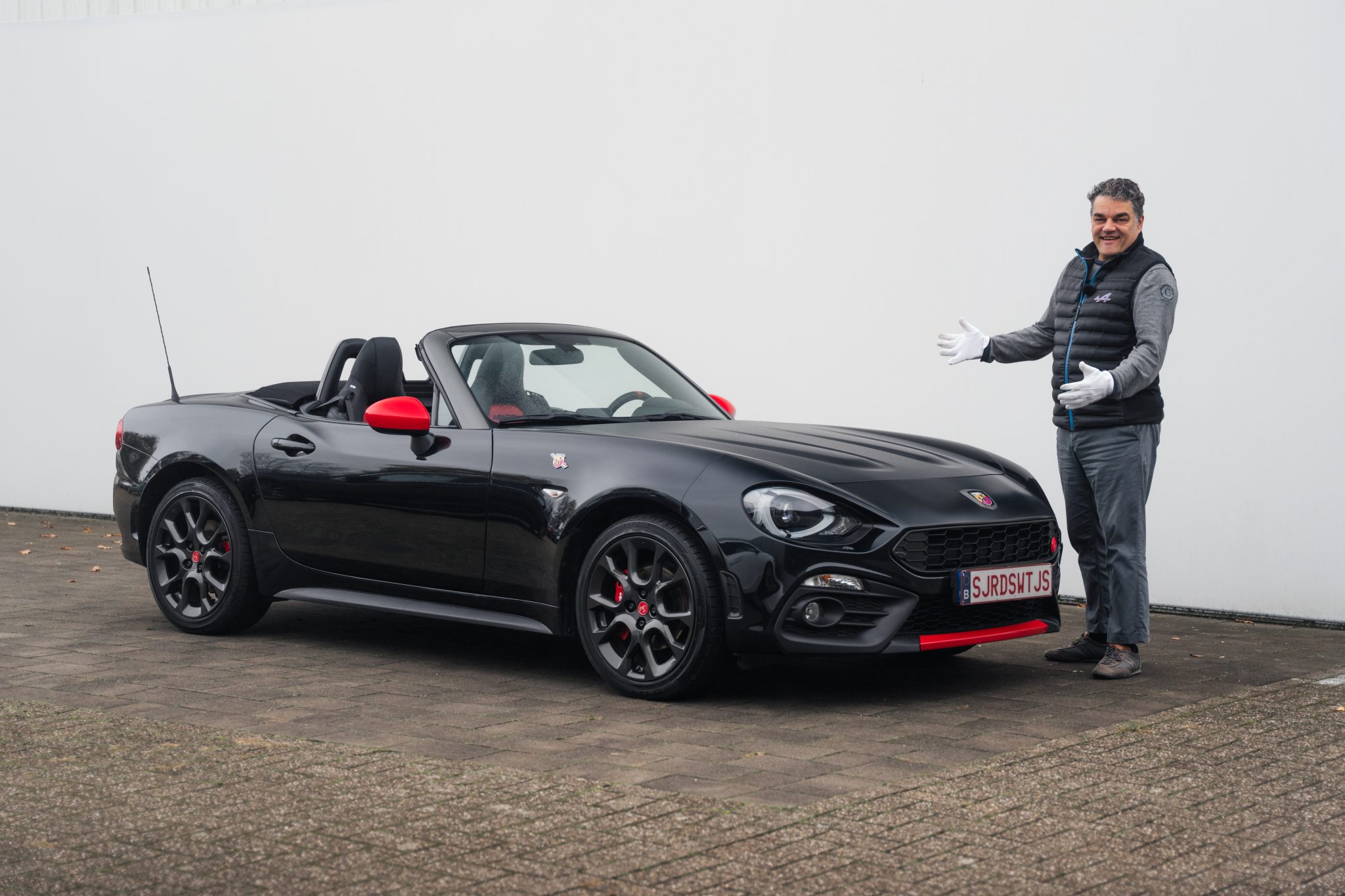 Je raadt nooit welk merk deze Abarth 124 Spider bouwde