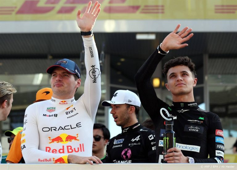 epa11764467 Red Bull Racing driver Max Verstappen of Netherlands and McLaren driver Lando Norris of Britain wave during drivers parade ahead of the Formula One Abu Dhabi Grand Prix, at the Yas Marina Circuit racetrack in Abu Dhabi, United Arab Emirates, 08 December 2024.  EPA/ALI HAIDER