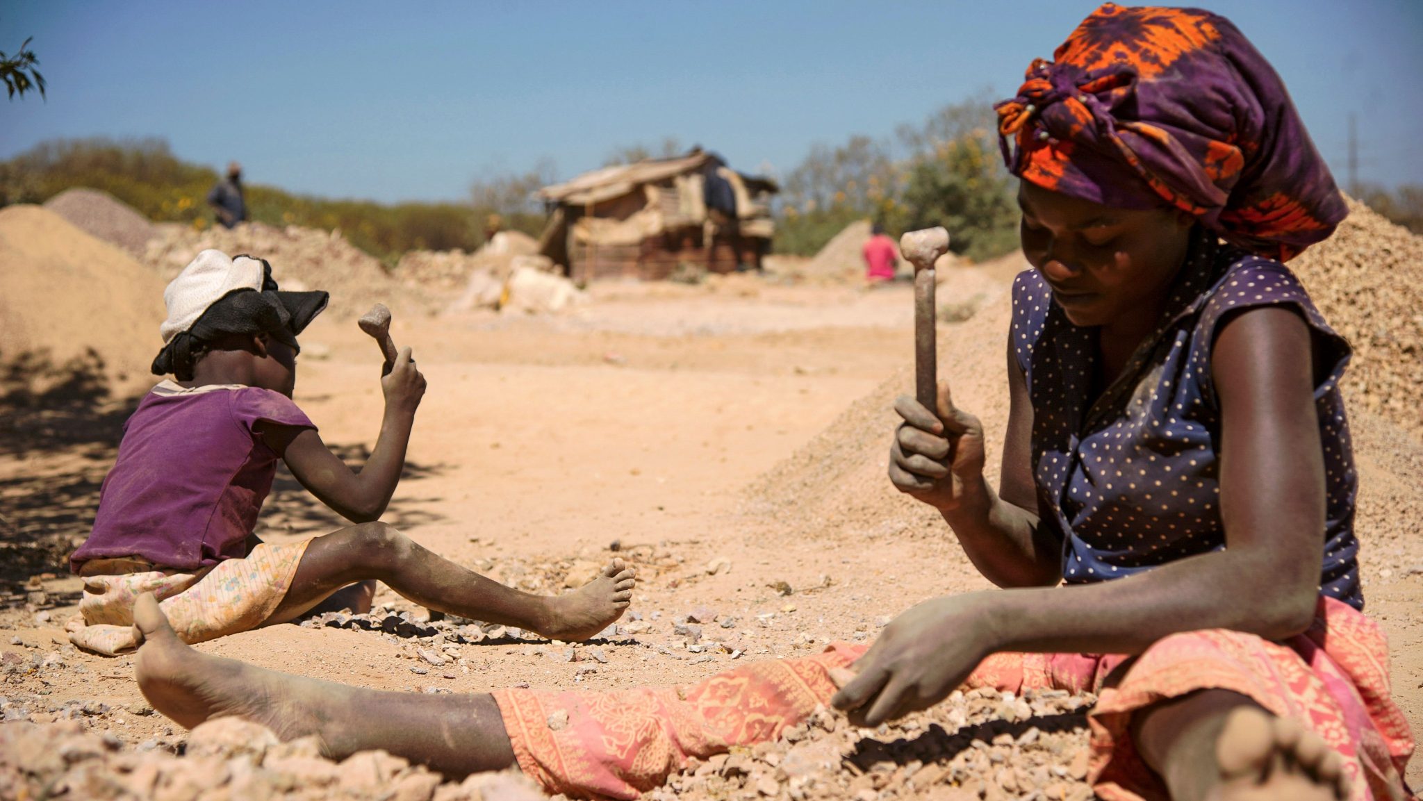 Vrouw en kind met kobalt in Congo, mensenrechten