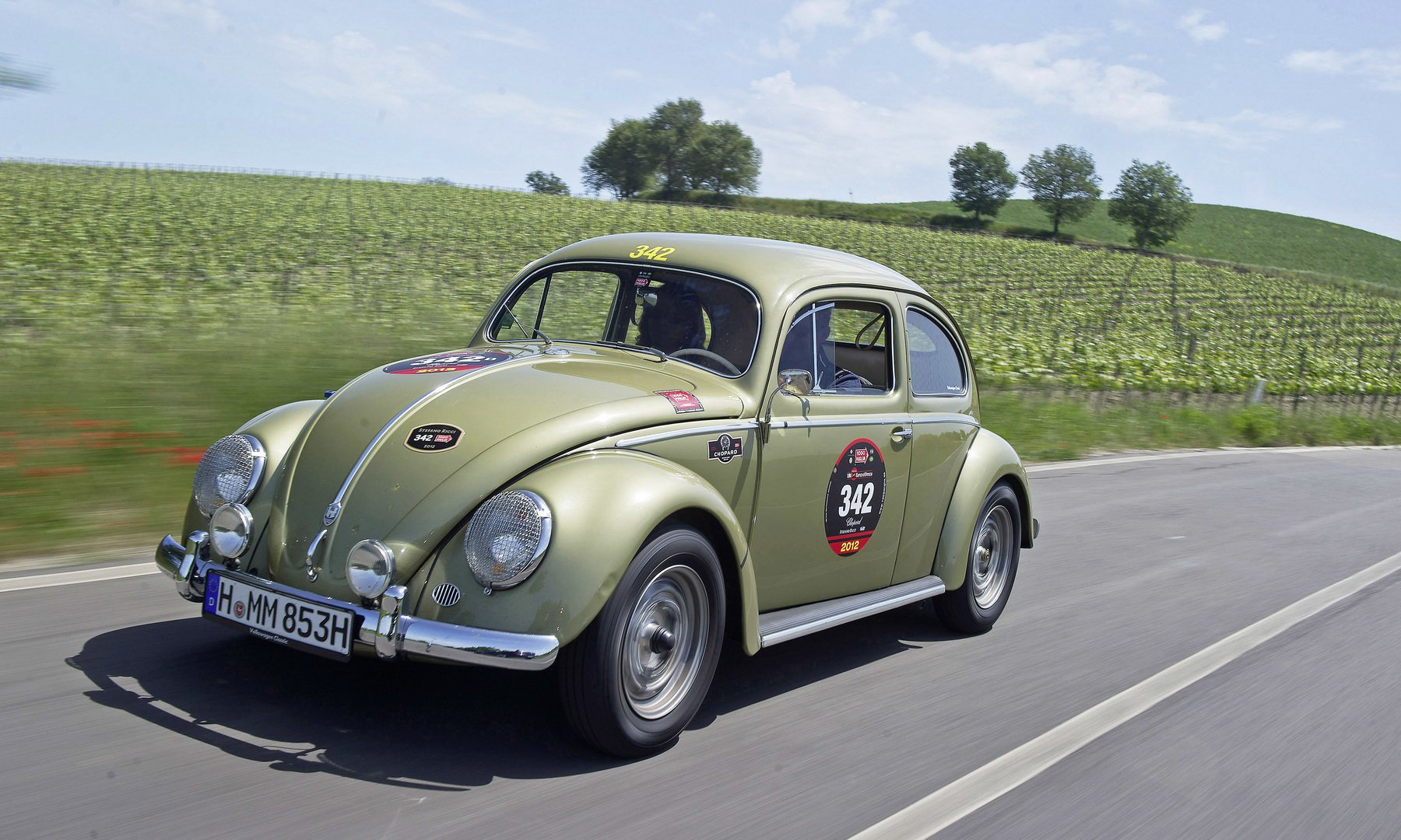 hypothese Behoren Verdwijnen Volkswagen Kever neemt afscheid, racet mee in Mille Miglia